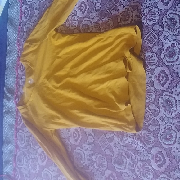 Yellow 3/4 length sleeve - Picture 1 of 3
